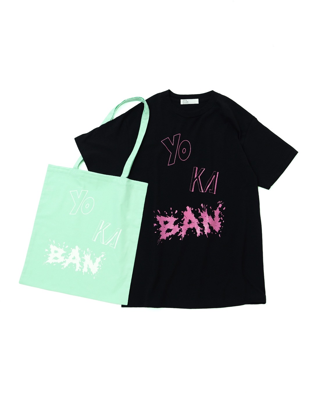 YOKABANとTOKYO CULTUART by BEAMSの黒いTシャツとミント色のトートバッグ